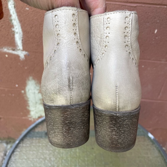 New Donald J Pliner DMSX Prep WD White Wash Distressed Lace Up Booties size 8 - Picture 3 of 15